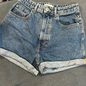High waisted jeans shorts Women’s size 6 100% Cotton